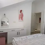 Paddys Apartments, Hisaroenue アパート