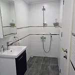 アパート Paddys Apartments, Hisaroenue