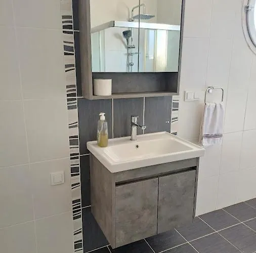 Paddys Apartments, Hisaroenue Апартаменты *