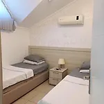 Paddys Apartments, Hisaroenue * 페티예