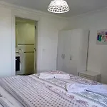Paddys Apartments, Hisaroenue Lejlighed