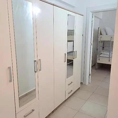 Paddys Apartments, Hisaroenue *