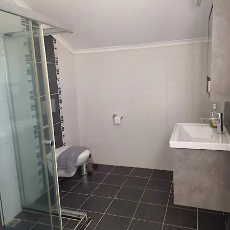 Апартаменты Paddys Apartments, Hisaroenue