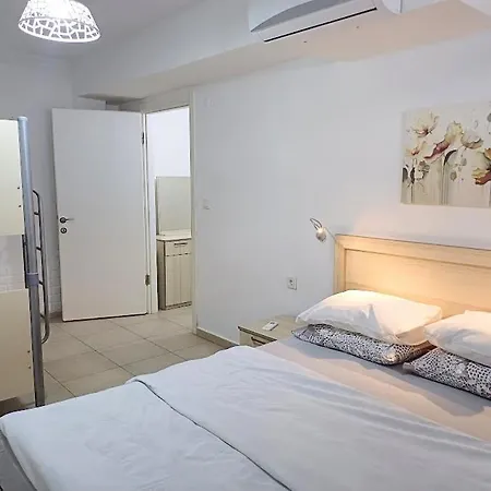 Апартаменты Paddys Apartments, Hisaroenue *