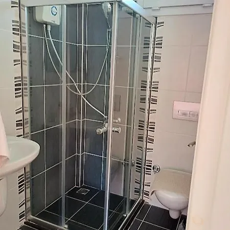Paddys Apartments, Hisaroenue Apartment