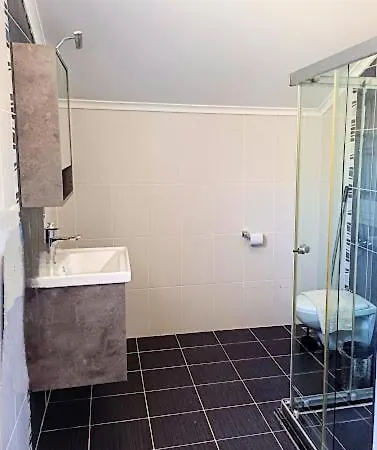 Paddys Apartments, Hisaroenue Apartment *