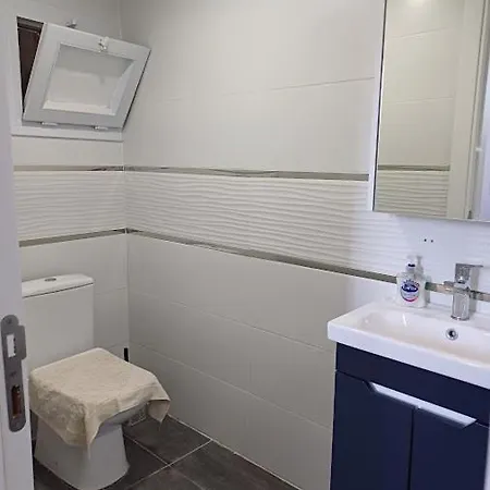 Paddys Apartments, Hisaroenue