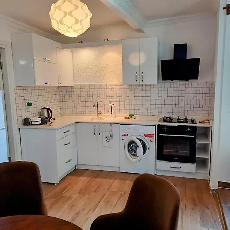 Paddys Apartments, Hisaroenue