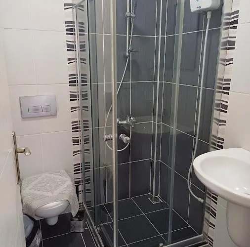 Paddys Apartments, Hisaroenue 费特希耶