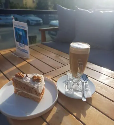 Paddys Apartments, Hisarönü